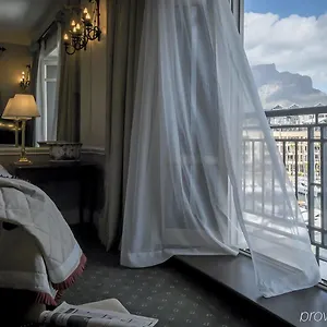 Cape Grace Y Hotel